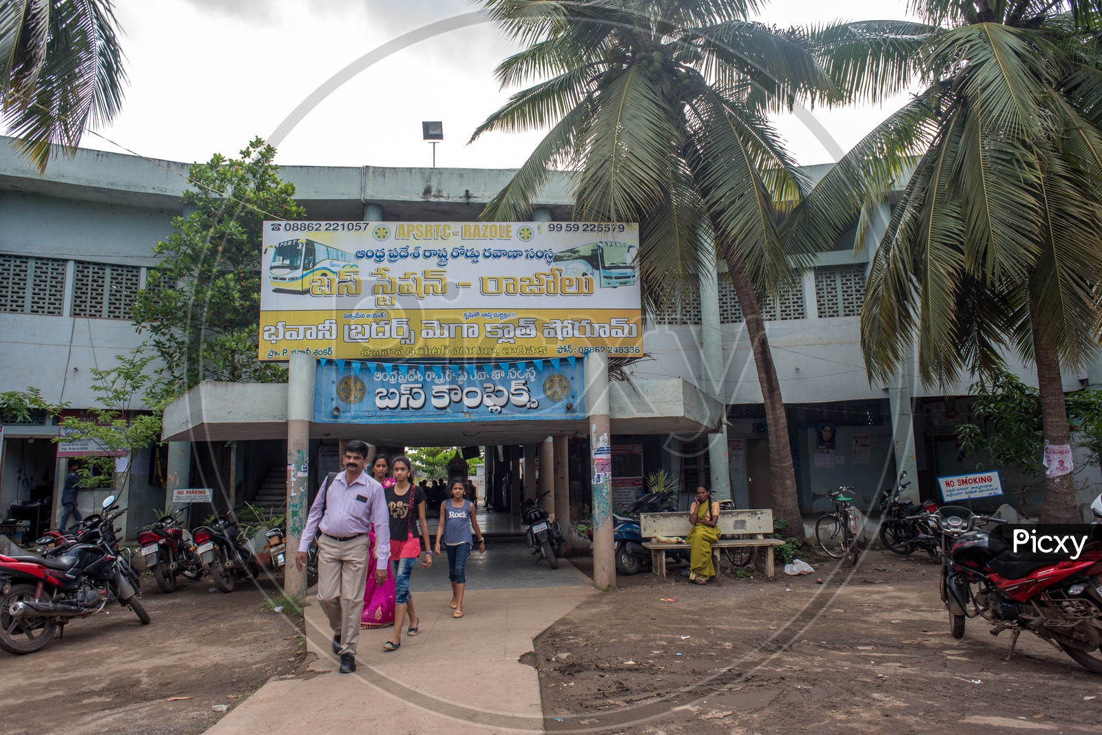 Image of Razole bus standOF239094Picxy