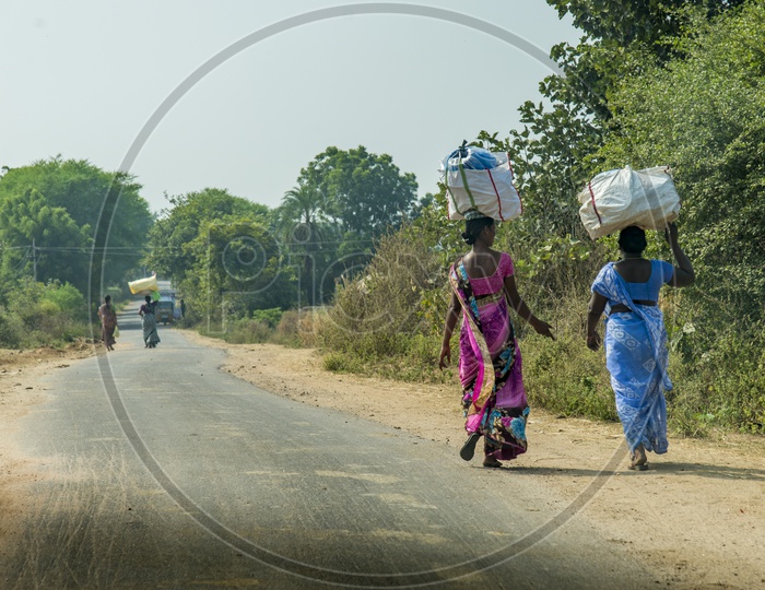 Women on the way to Kondagattu Anjaneya Swamy Temple