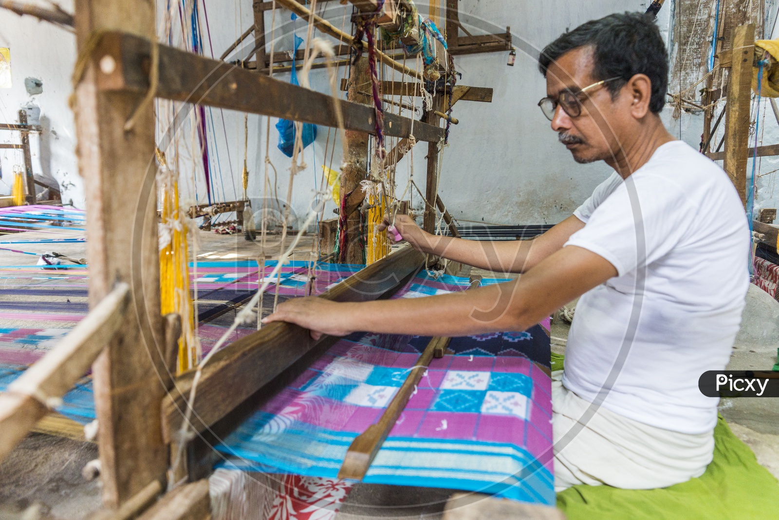 Pochampally Saree Weaving