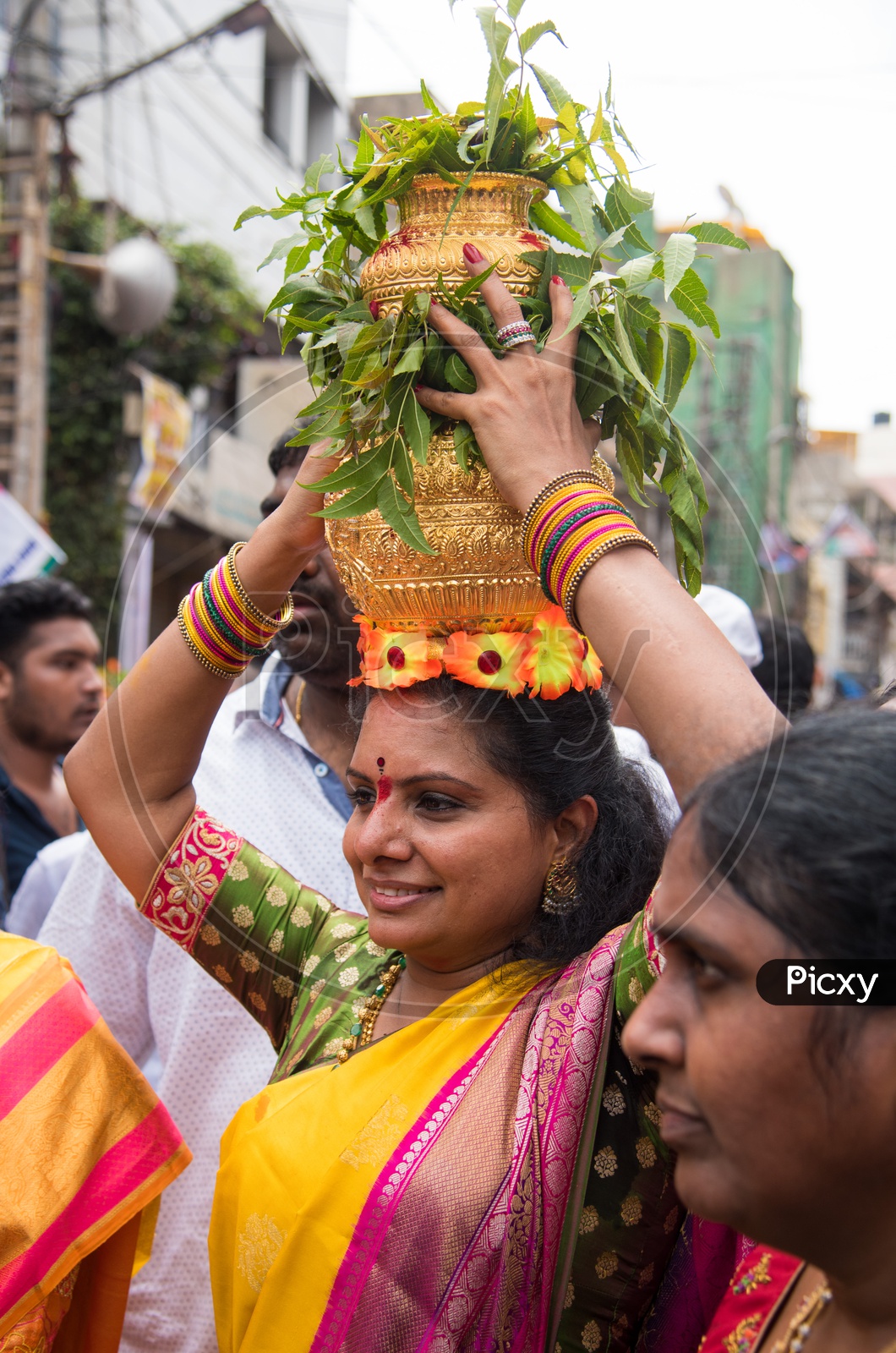 Kalvakuntla Kavitha visits Mahankali Temple during Bonalu Festival