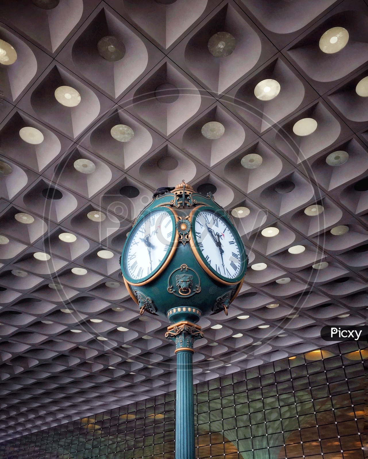 Airport vintage clock