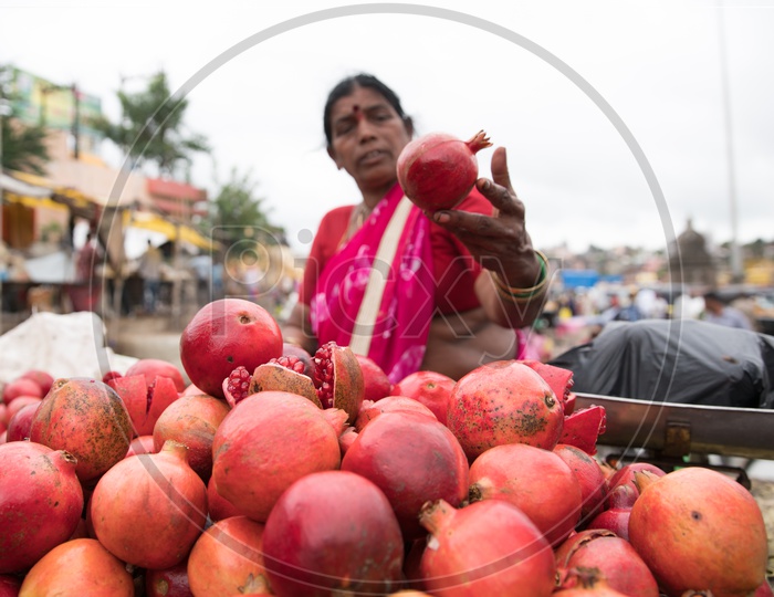 Pomegranate - Anaar Seller at Nashik, Maharashtra