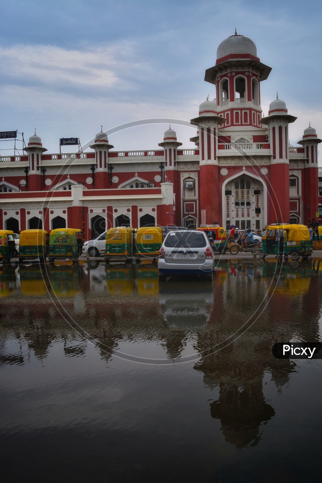 image-of-lucknow-charbagh-railway-station-io575907-picxy