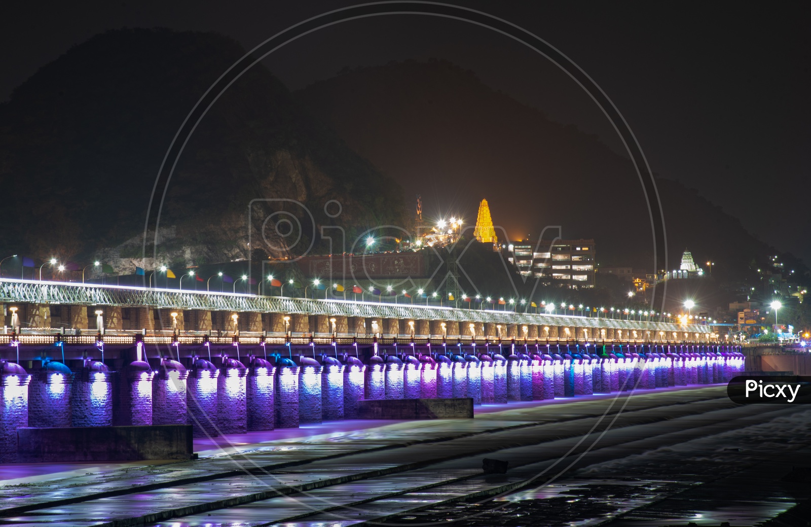 Image of Prakasam Barrage and Durga Temple, VIjayawadaWY518387Picxy