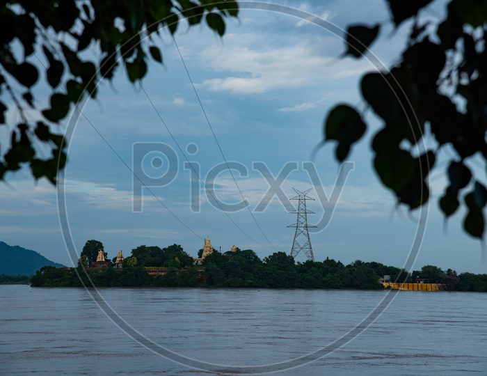 Pattisam/Pattiseema Temple amidst Godavari River