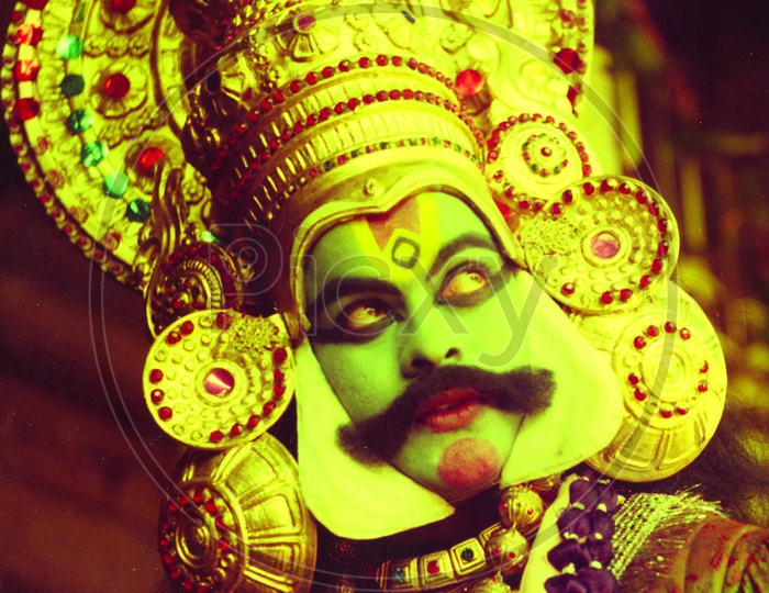 Chiranjeevi as Kathakali Dancer working Still from Subhalekha Movie