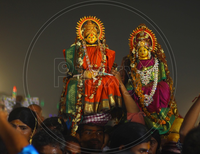 Devotees at Sammakka Saralamma Jatara or Medaram Jatara