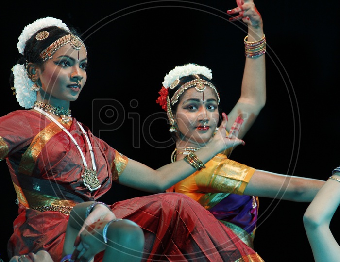 Bollywood dance repertoire — Samira Shuruk