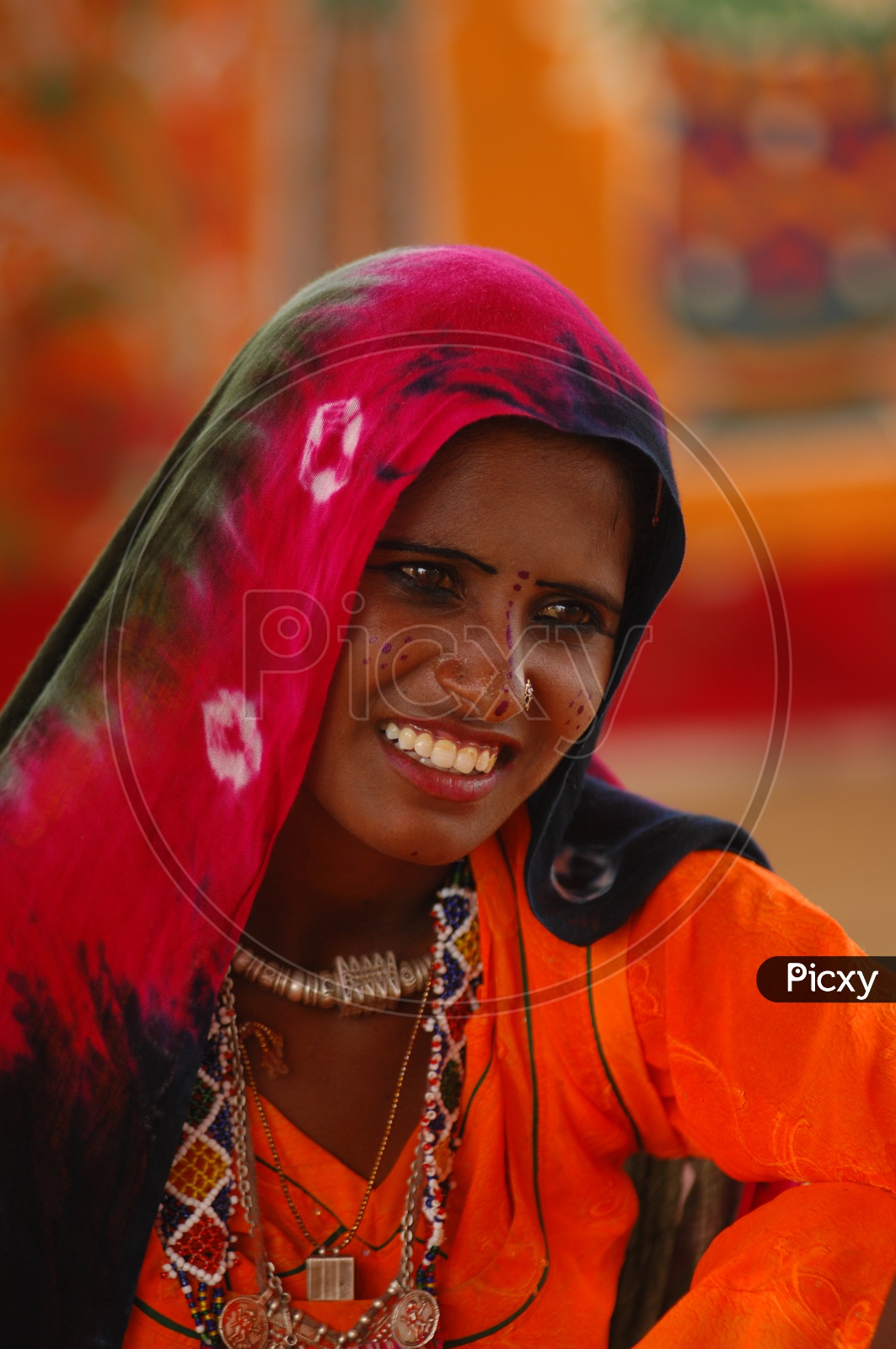 Young woman in traditional dress taking part in Desert Festival, – Stock  Editorial Photo © DonyaNedomam #55845389
