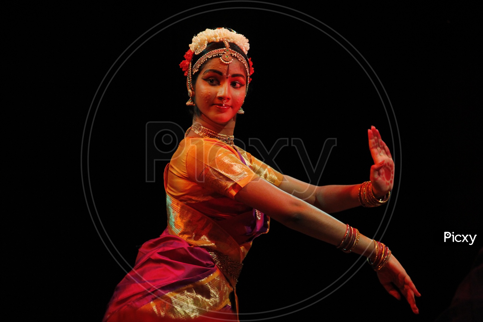 Pin by VIJAY SOMANATH on the classical dance | Indian dance costumes, Bharatanatyam  poses, Dance photography poses