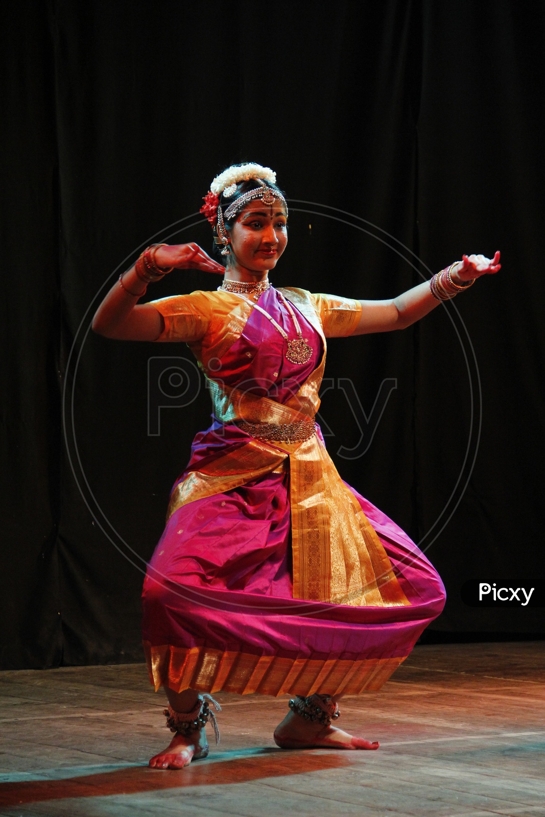 Kathak - Dancer Mitul Sengupta | Kathak dance, Kathak costume, Dance  picture poses