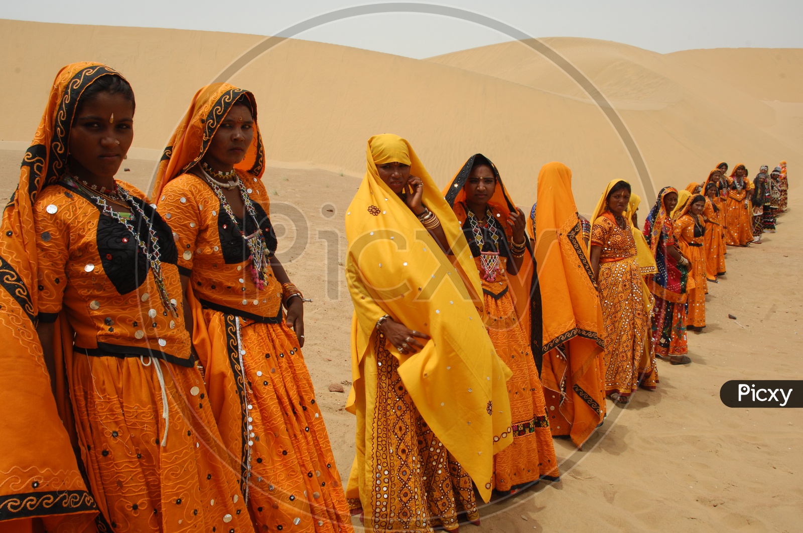 Image of Rajasthani women in Desert Sand dunes-HZ427111-Picxy