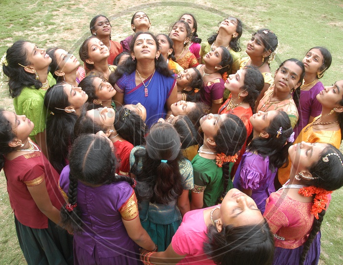 Image Of Indian Girls Group Zs Picxy