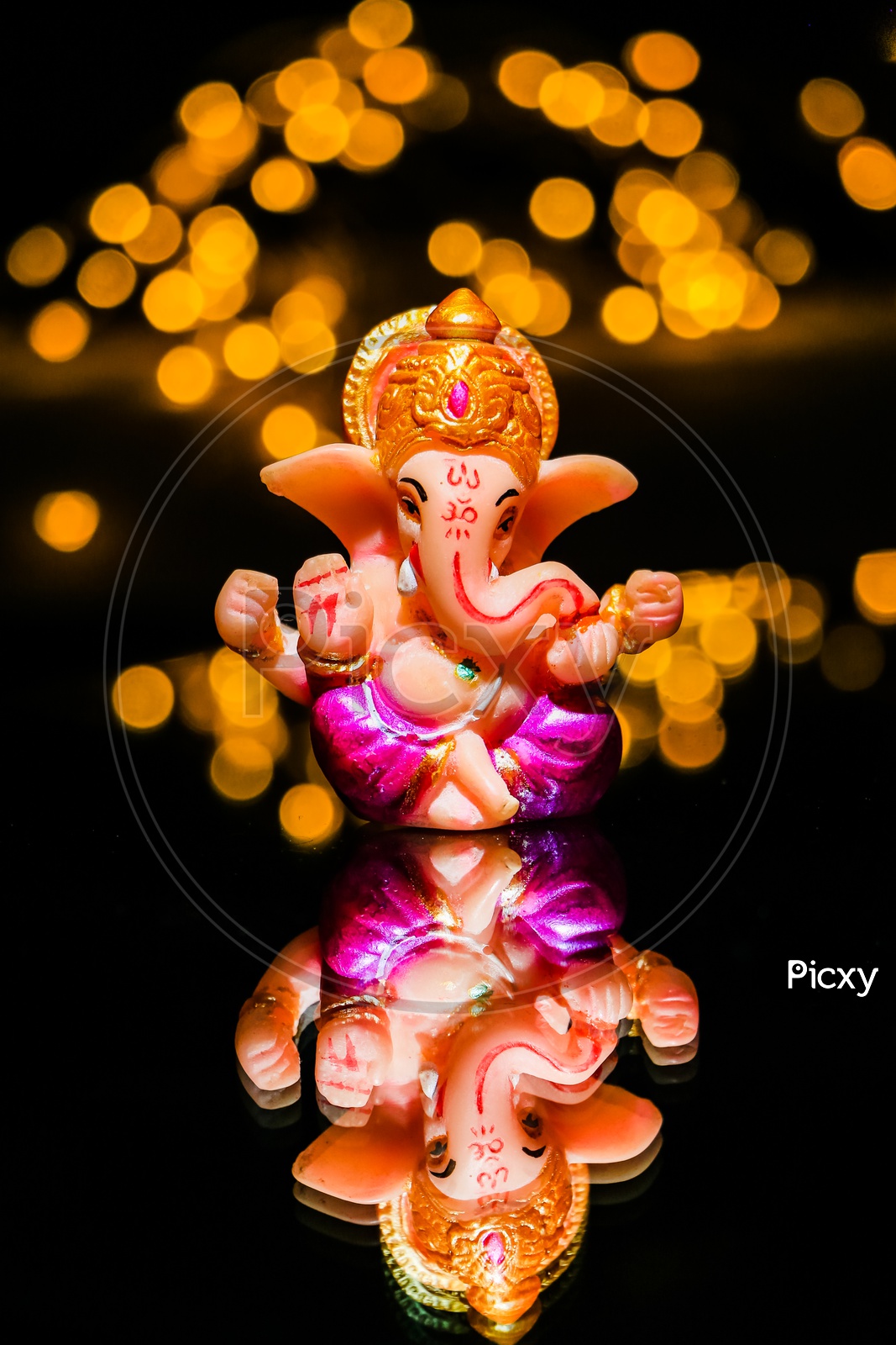 Image of Lord Ganesh/Vigneshwara/Vinayaka Idol with Bokeh ...