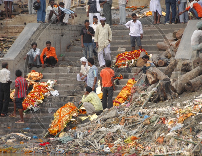 Indian Hindu Devotees Dead bodies  in Harishchandra Ghat in Varanasi