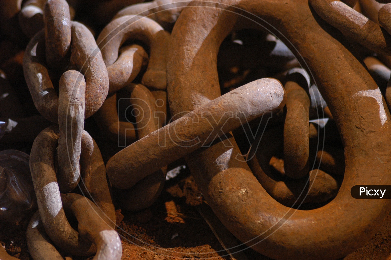 Image of Cast Iron Chain With Links-AV929184-Picxy