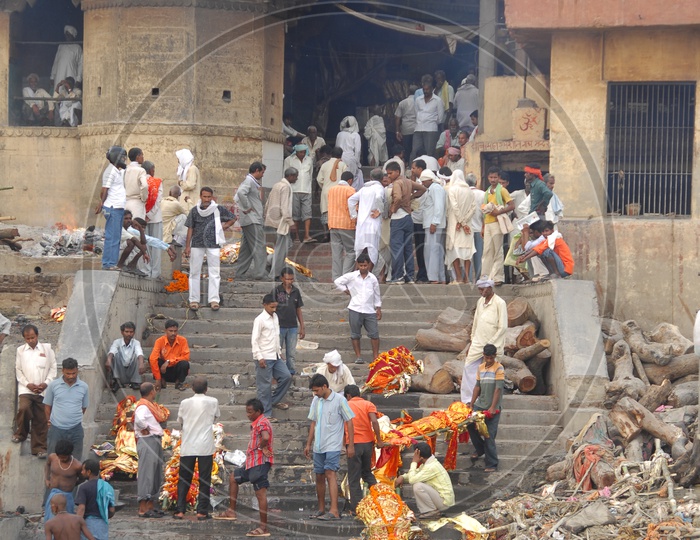 Indian Hindu Devotees Dead bodies  in Harishchandra Ghat in Varanasi
