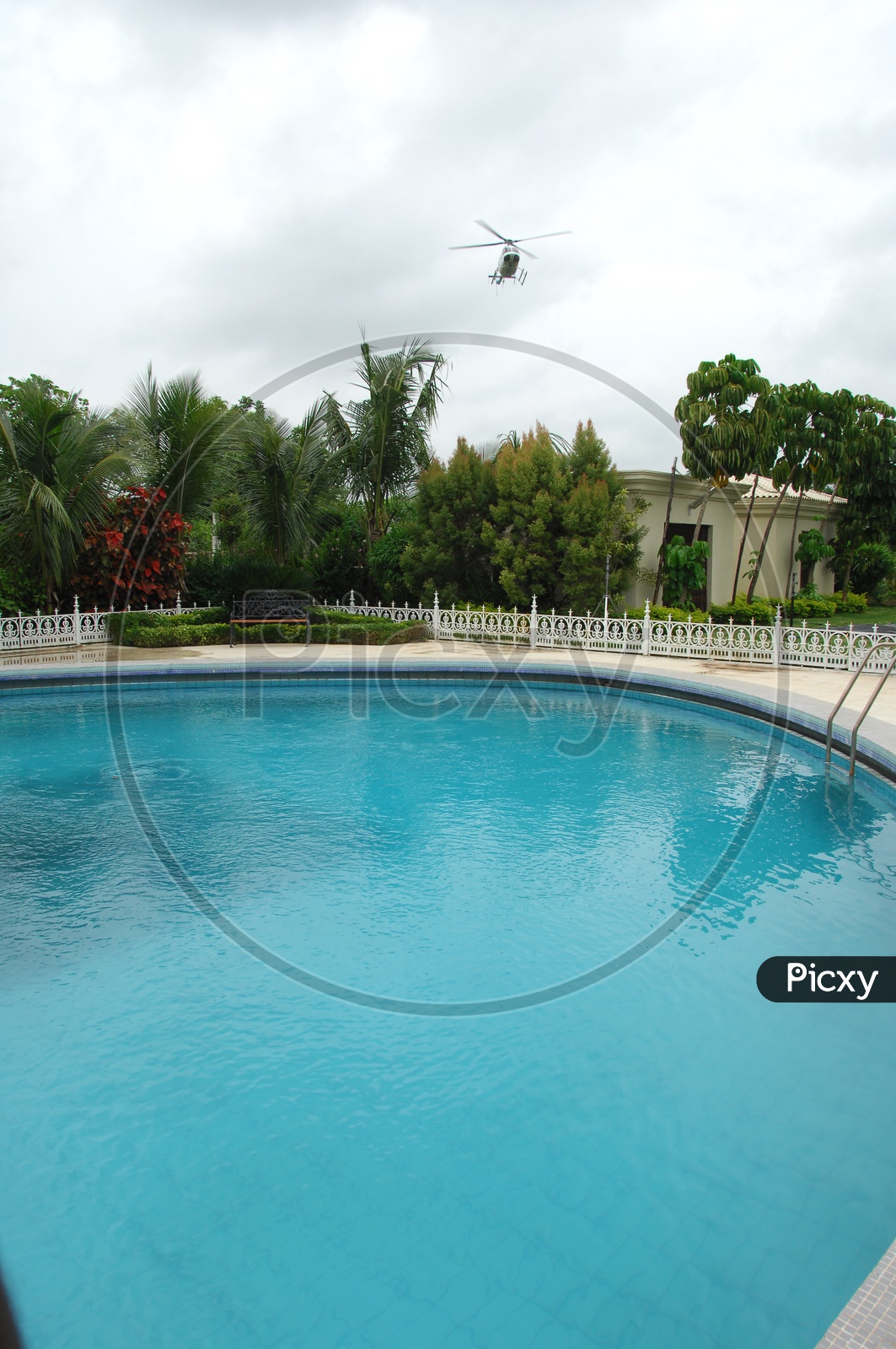 Helicopter/Aircraft over the Swimming Pool - Movie stills