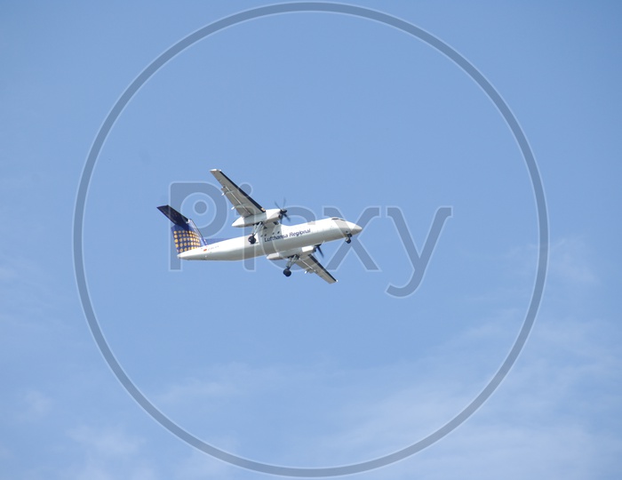 Lufthansa flight flying in Air