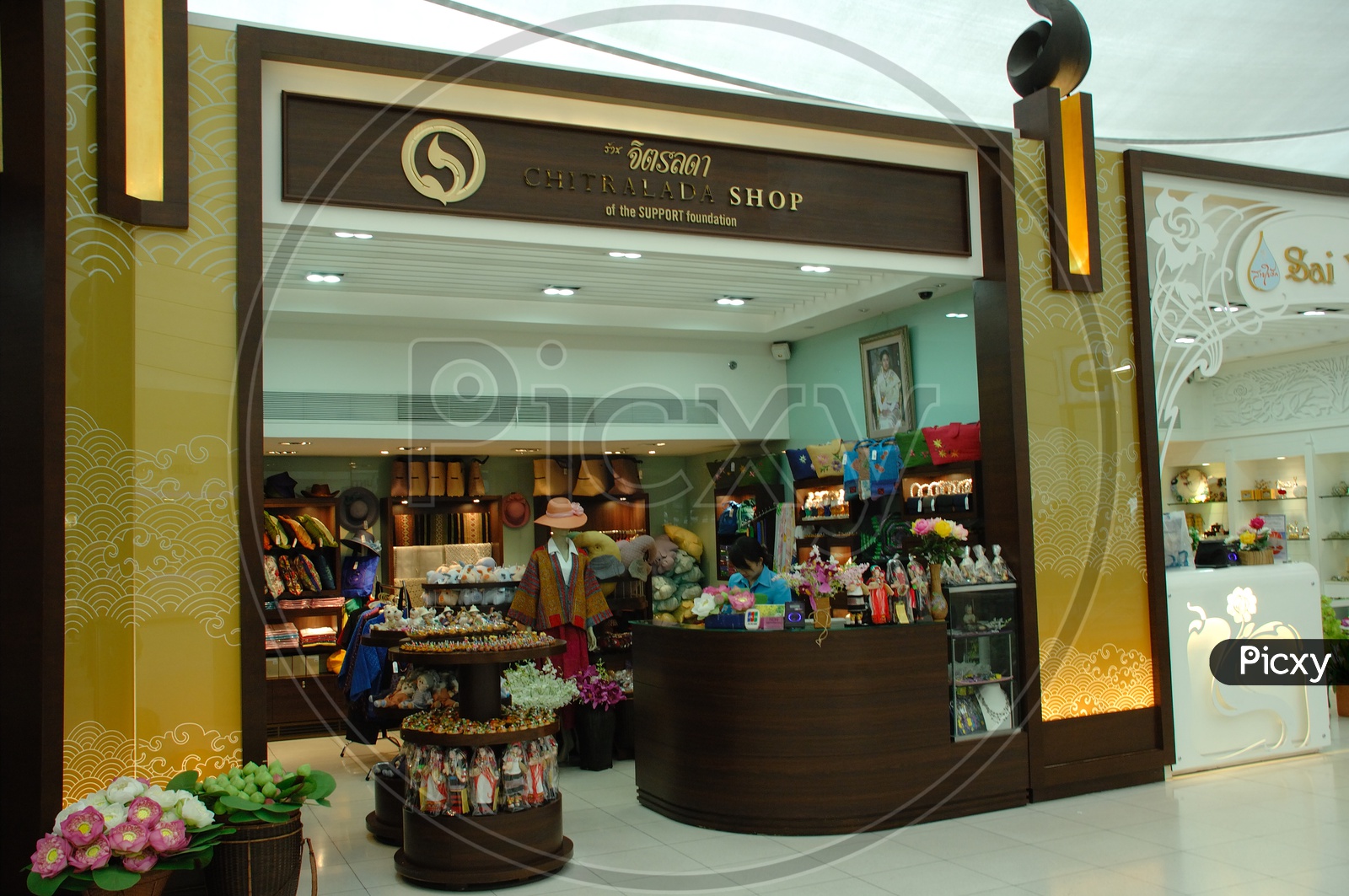 Vendor Shops In Karbi Airport , Thailand
