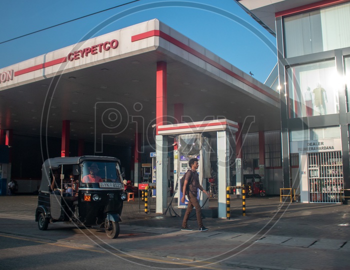 Image of Ceypetco Fuel Filling Station In Colombo , Sri LankaFV997072