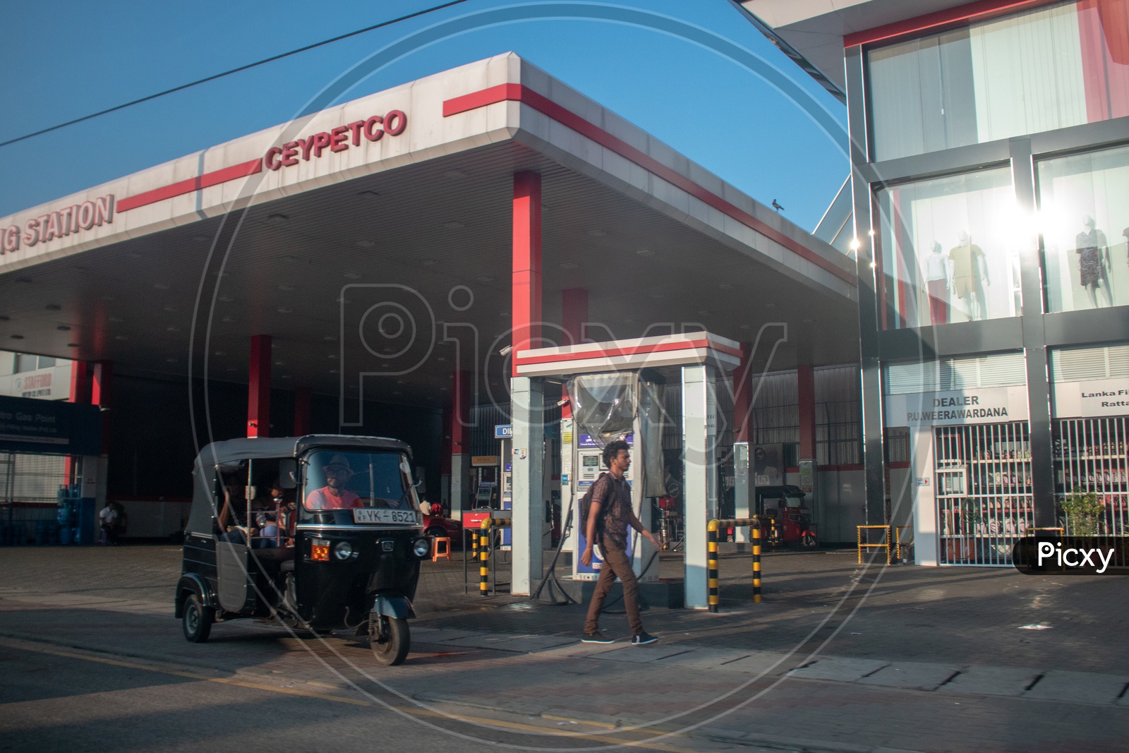Image of Ceypetco Fuel Filling Stations in Colombo , Sri LankaUG203610
