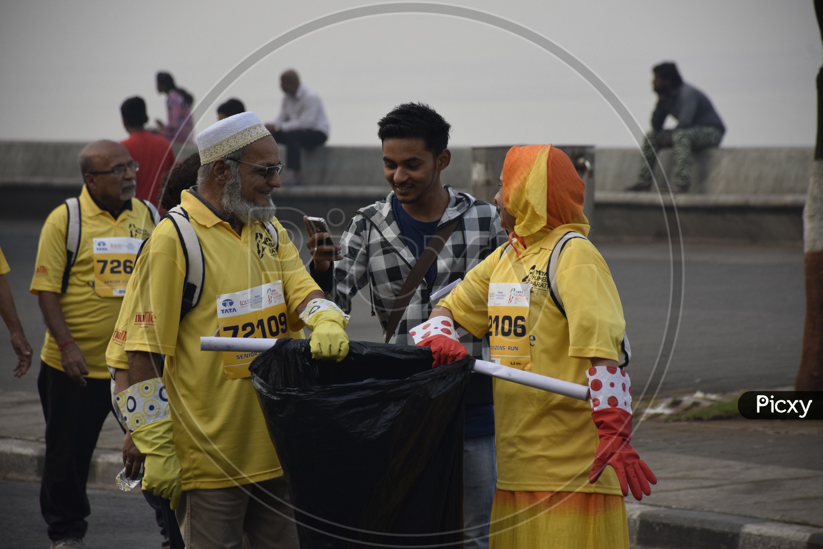 Old couple cleaning trash at a marathon
