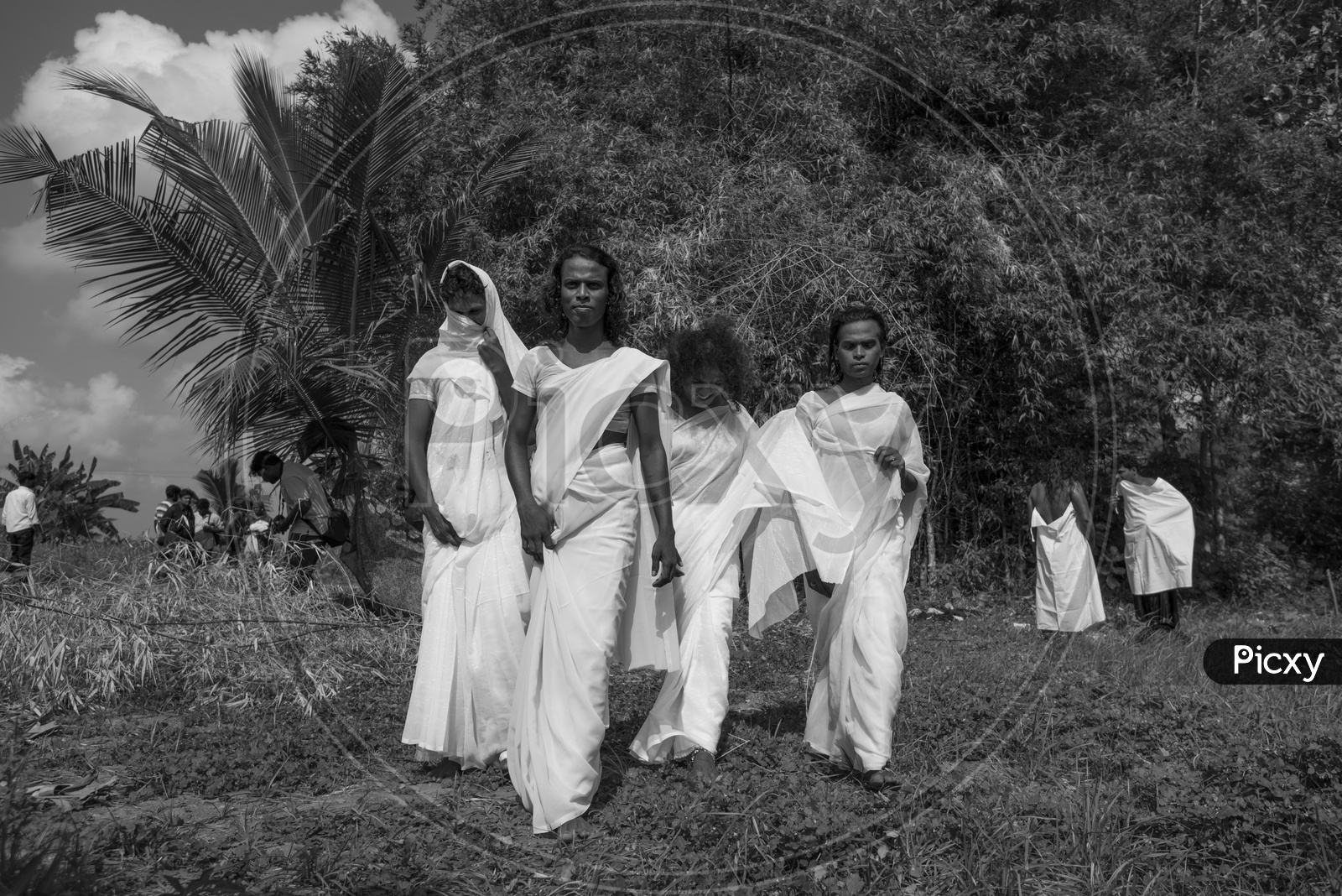 Transgenders In White Sarees As a tradition In Koovagam Festival