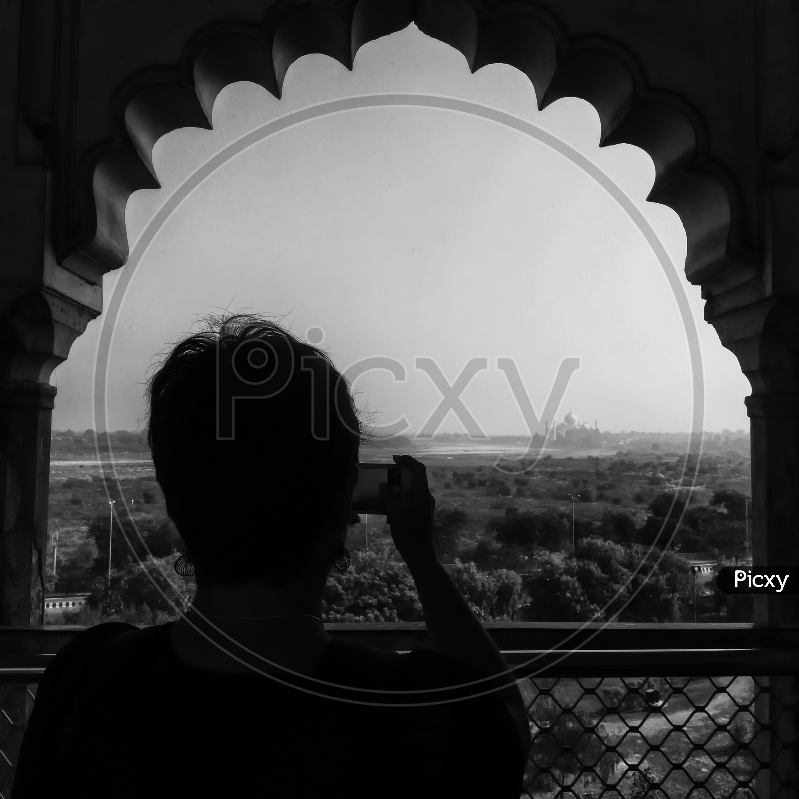 Photographing Taj Mahal from Agra fort