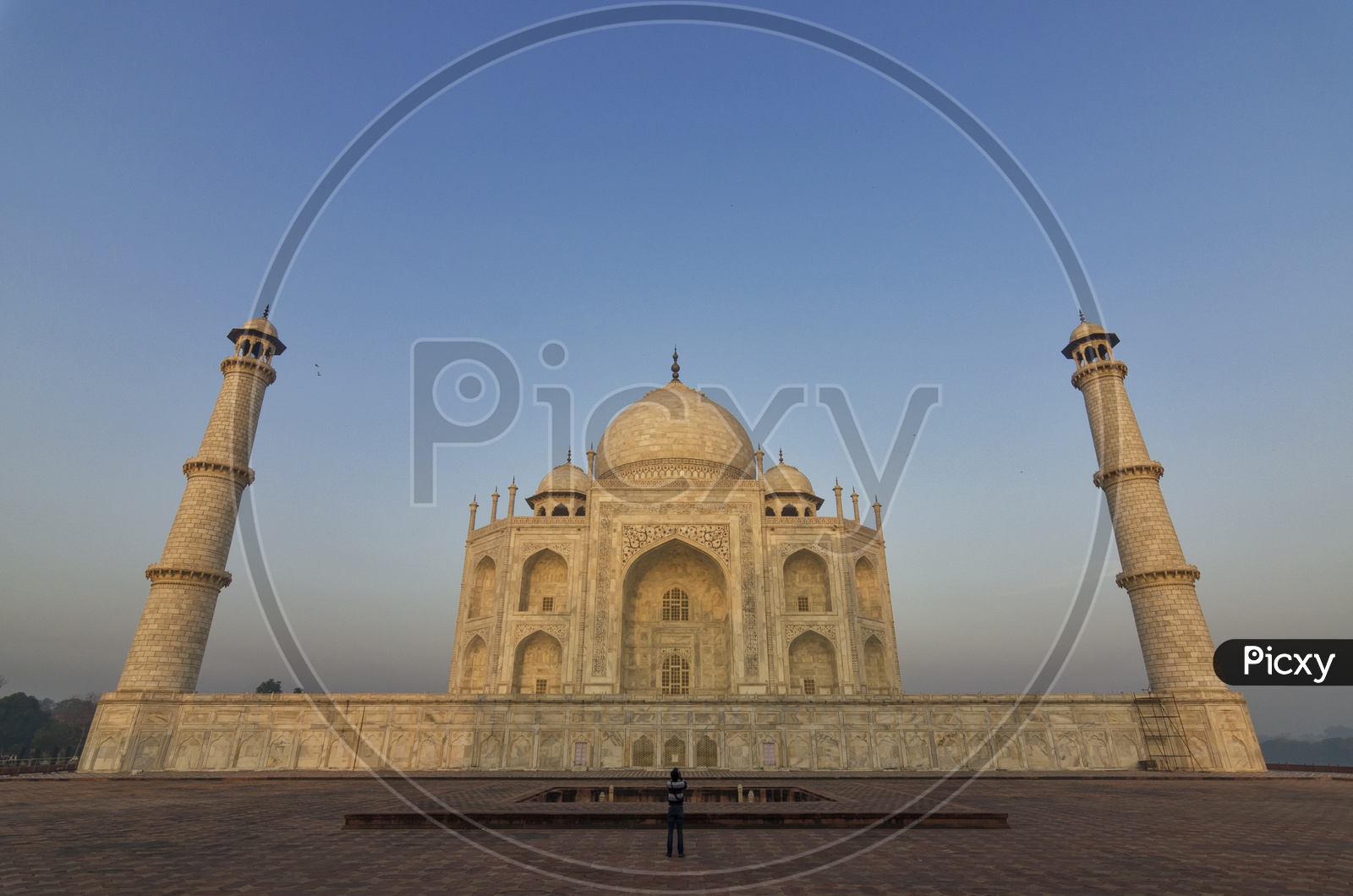 Amazing view of Taj Mahal in the Evening in Agra