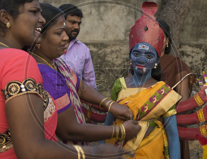 People dressed up as tradition in Kaveripattinam Angalamman Festival