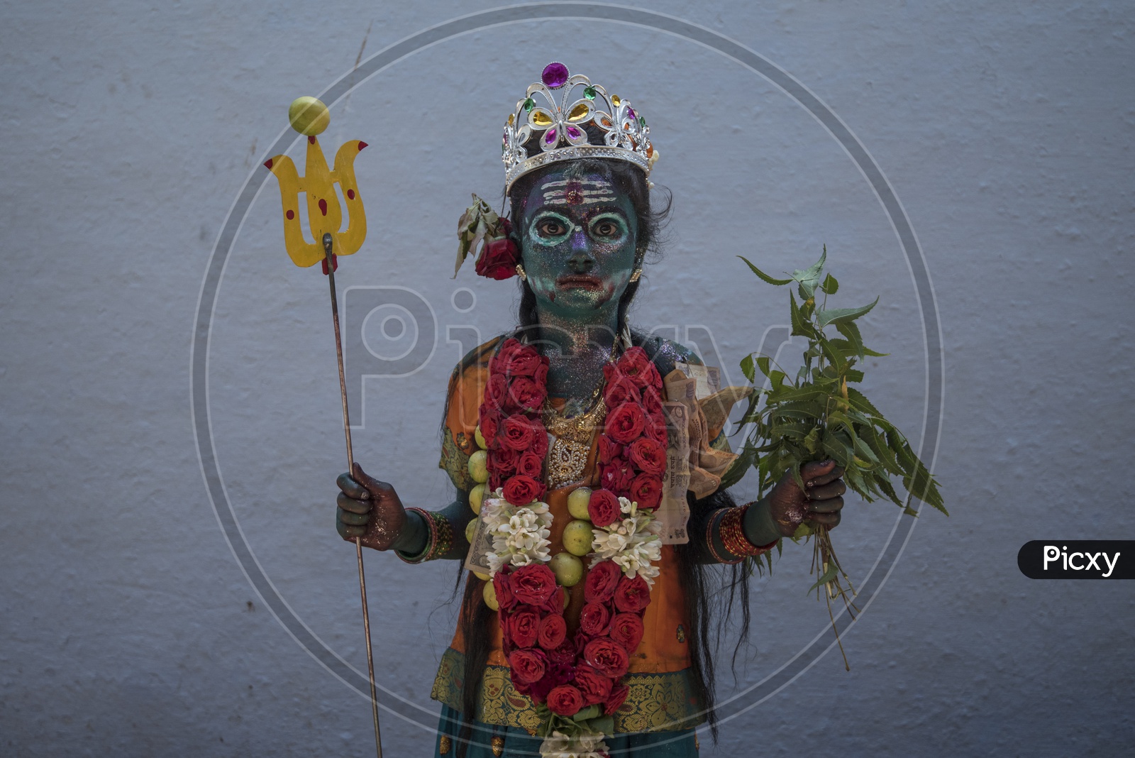 Image of People dressed up as tradition in Kaveripattinam ...