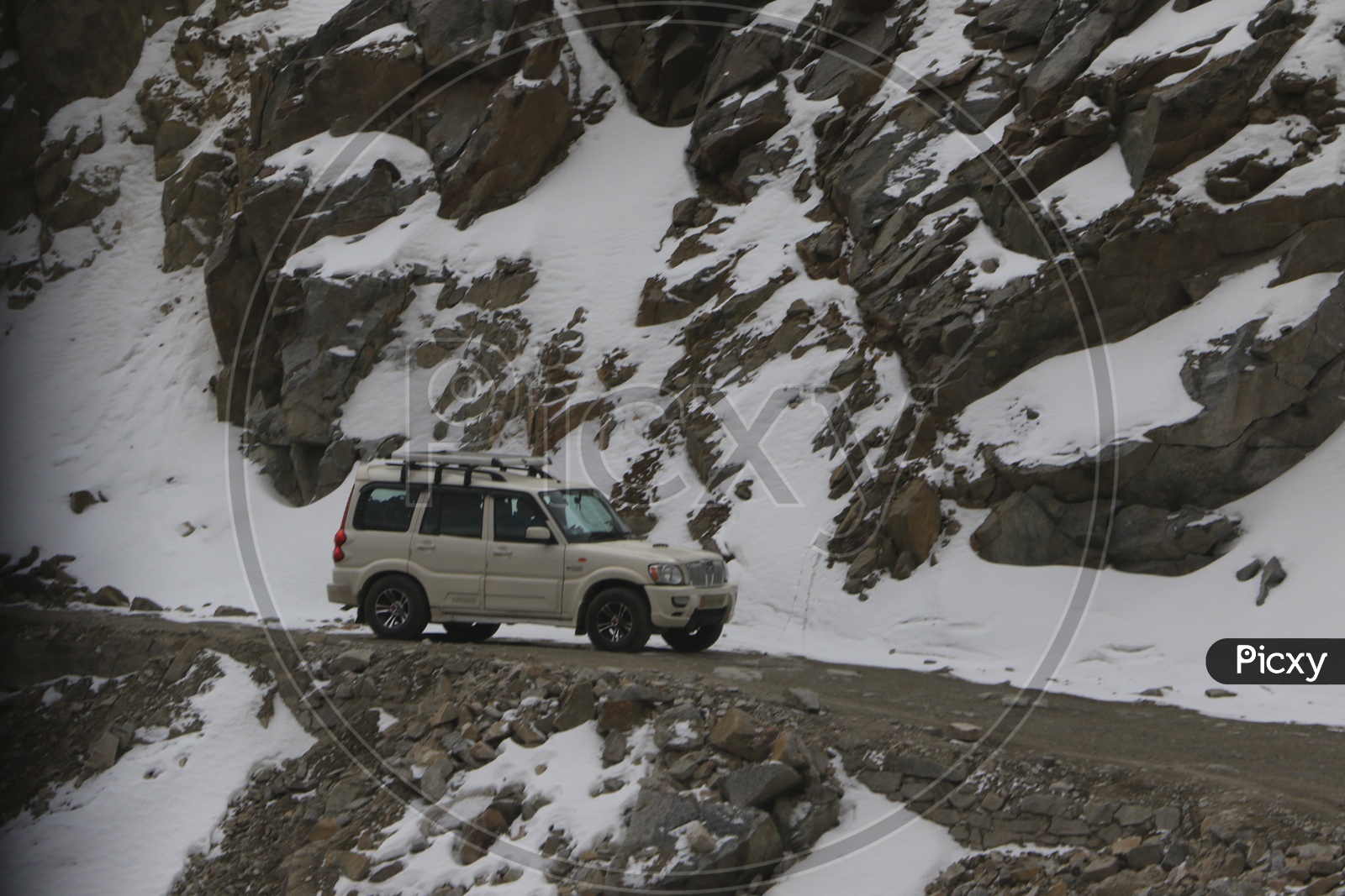 Roadways of leh with beautiful  snow capped mountains in the background