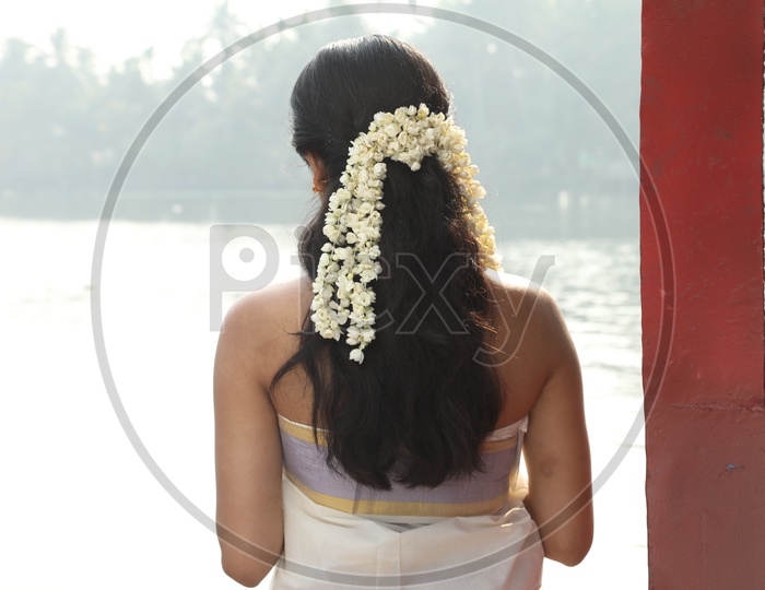 simple hairstyles for kasavu saree, onam special💞 Kerala kasavu Saree  hairstyles, simple saree looks - YouTube