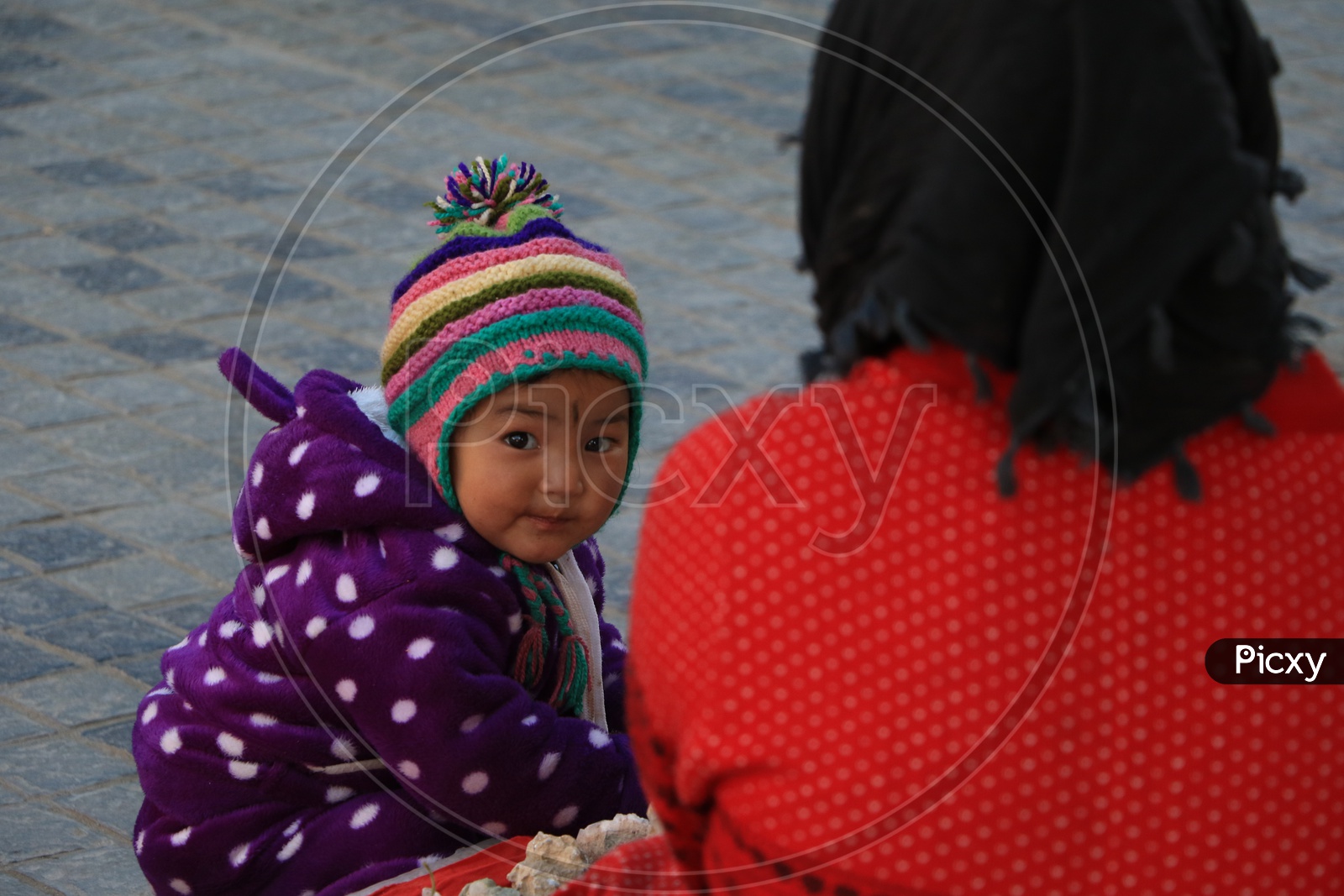 Image Of A Small Child In Woolen Clothes KK850471 Picxy