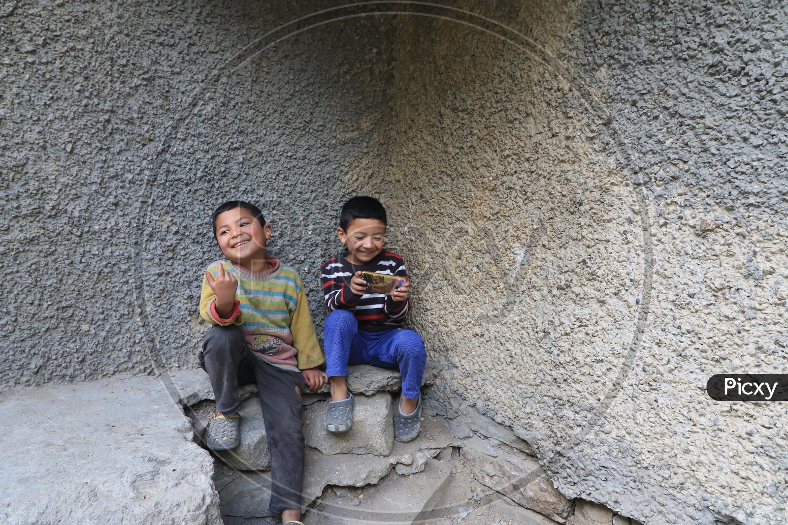 Photograph of kids from leh