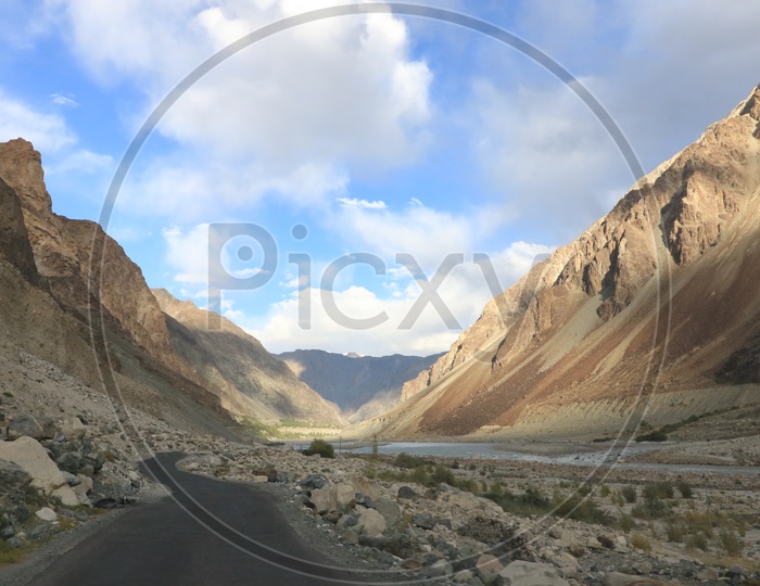 Roadways of leh with beautiful mountains and clouds in the background