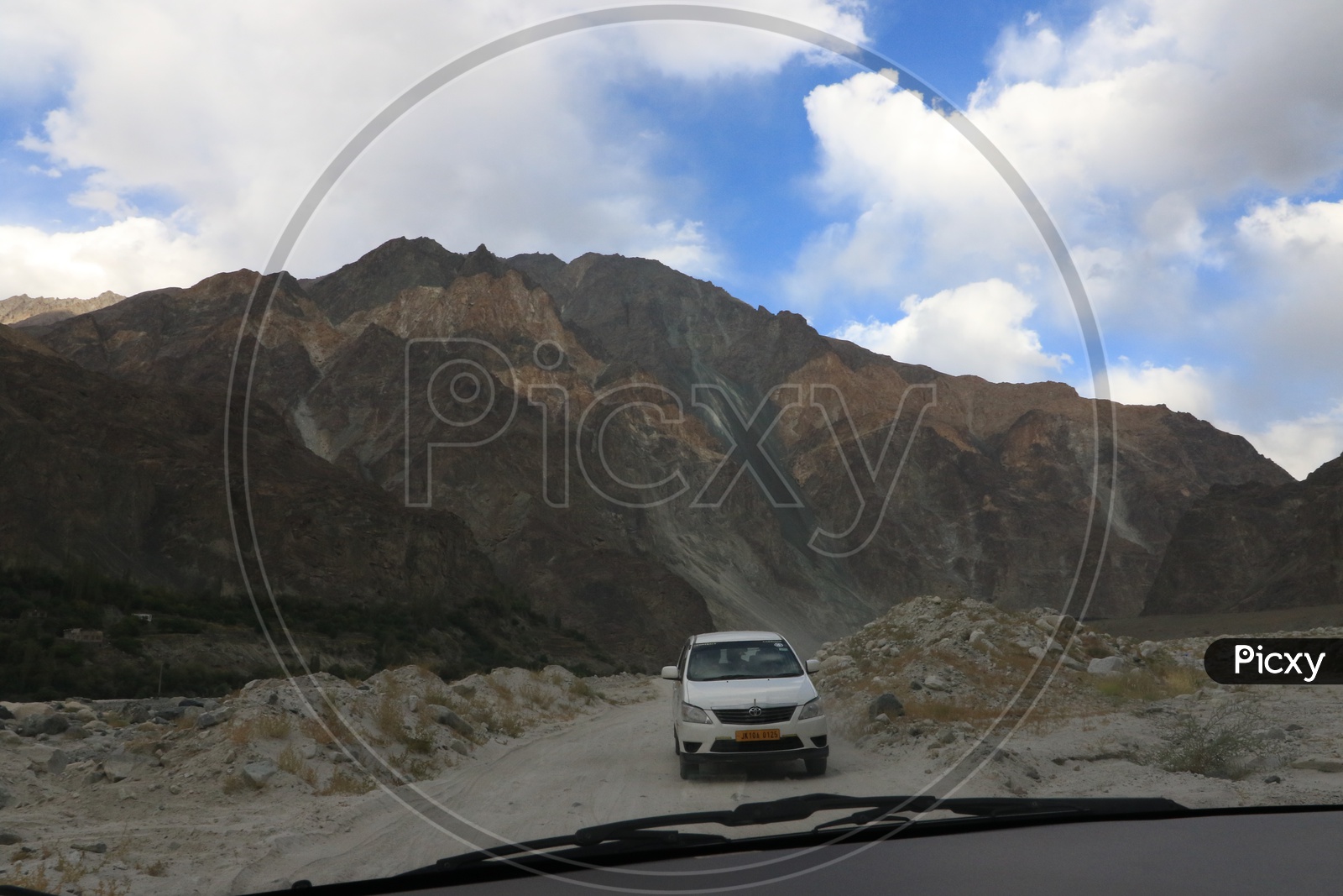 Car moving on the roads of leh