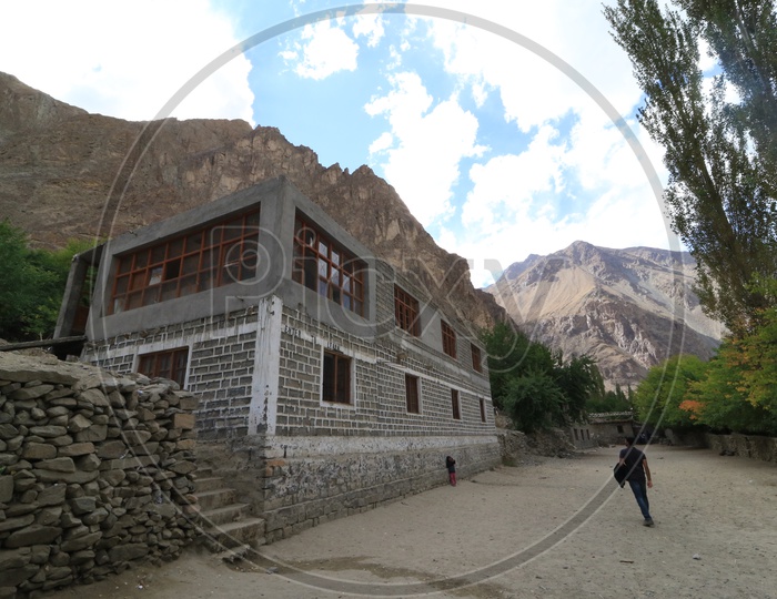 Houses of leh with beautiful mountains in the background