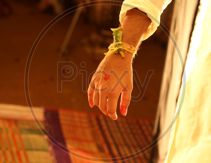 Wedding Couple   Hands in South Indian Weddings