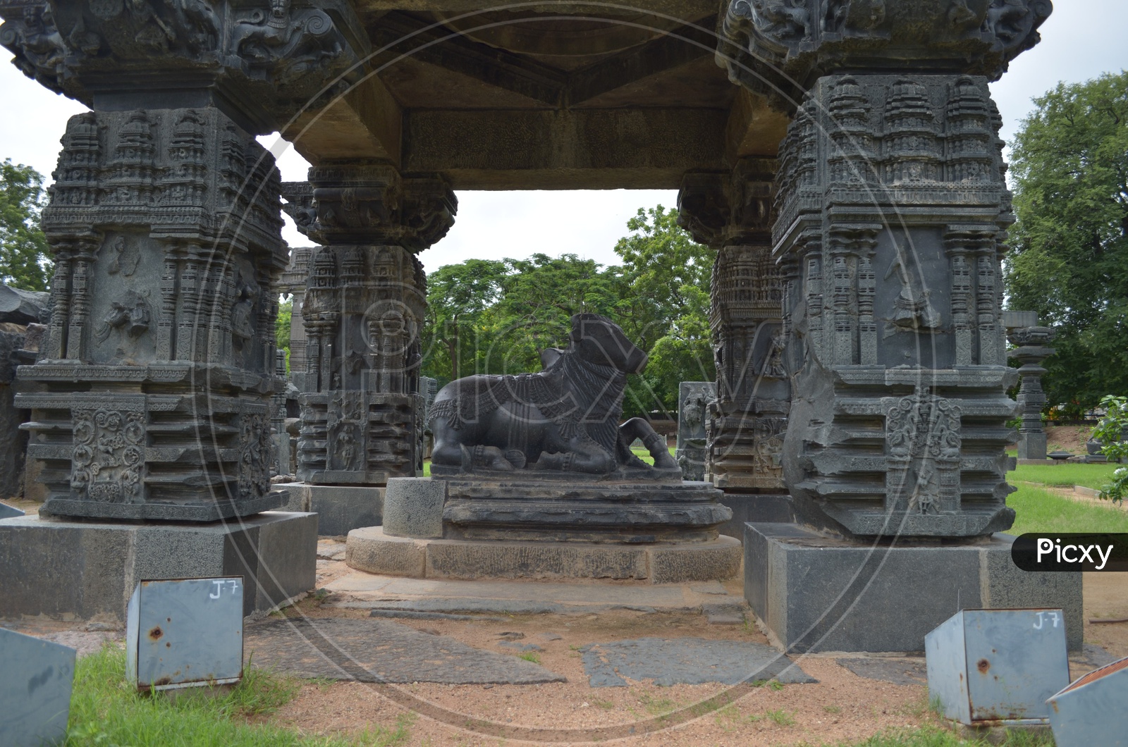 Nandi Statue at Thousand Pillar Temple