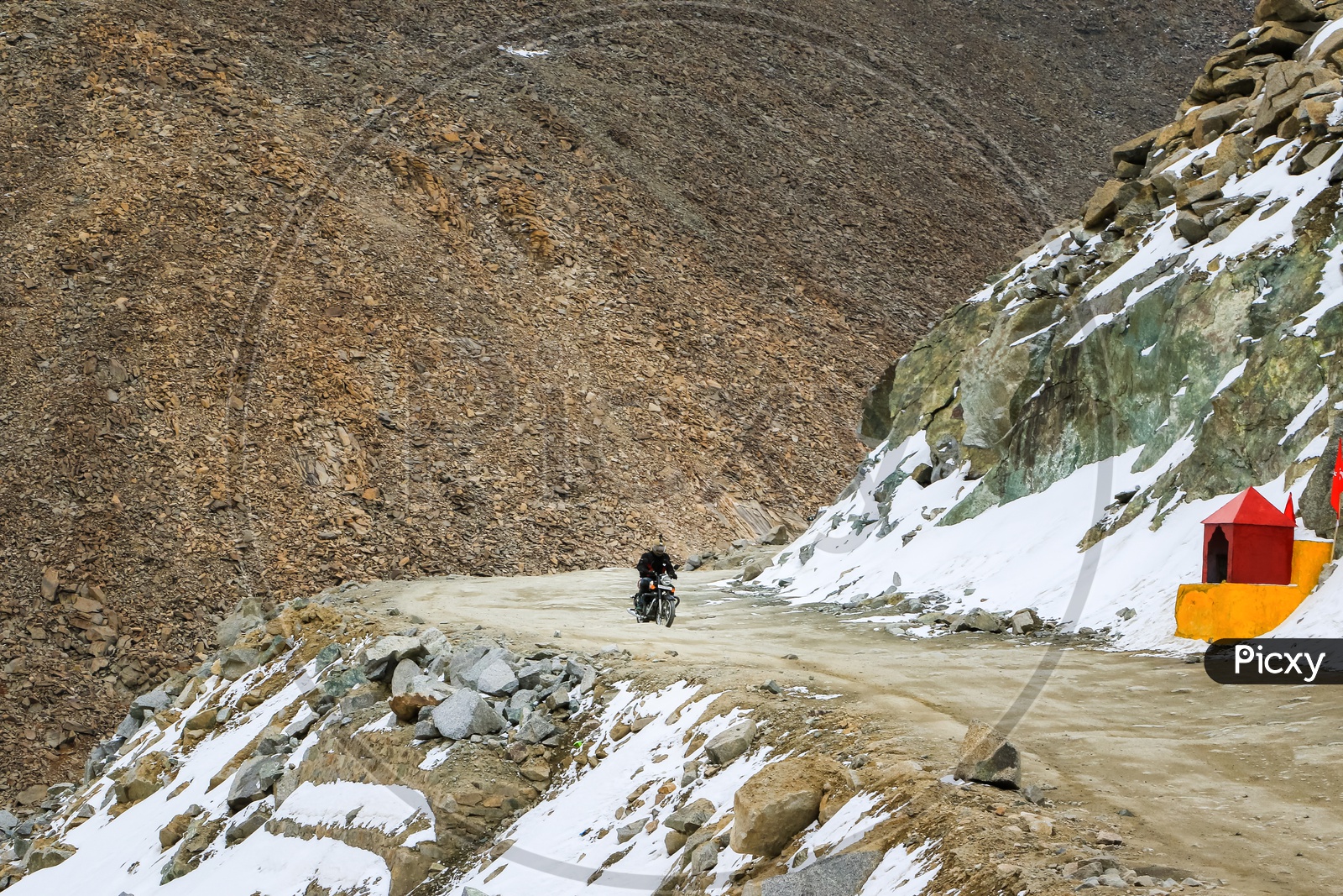 Traveler riding bike on the roads of Leh