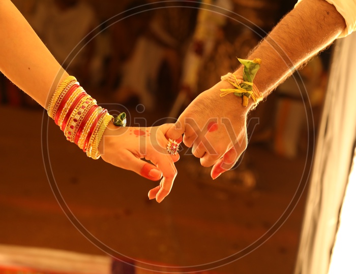 Wedding Couple   Hands in South Indian Weddings