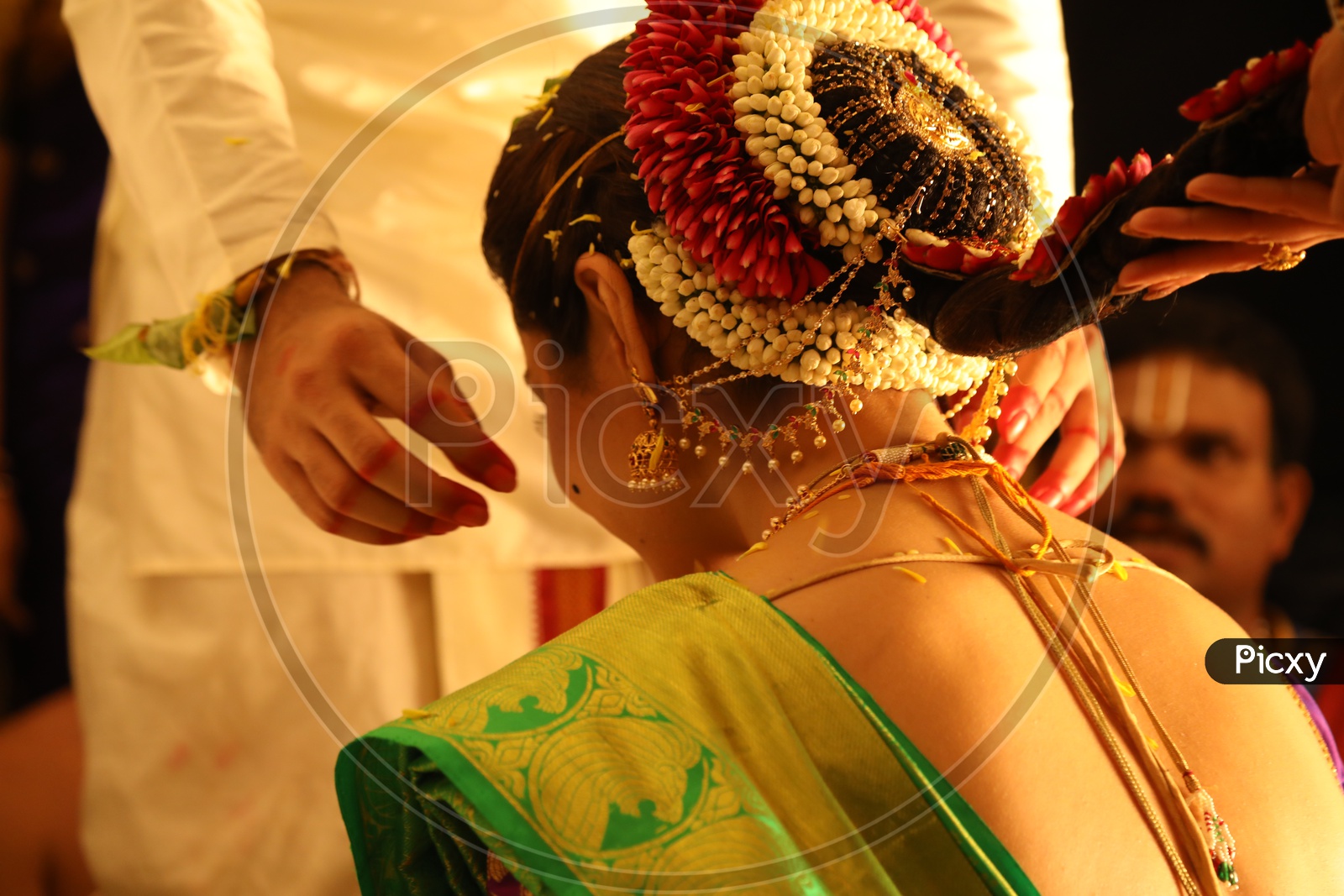 South Indian Bridal Hairstyles: Diva Divine Weave Hair Extensions by  Especially Yours - Issuu