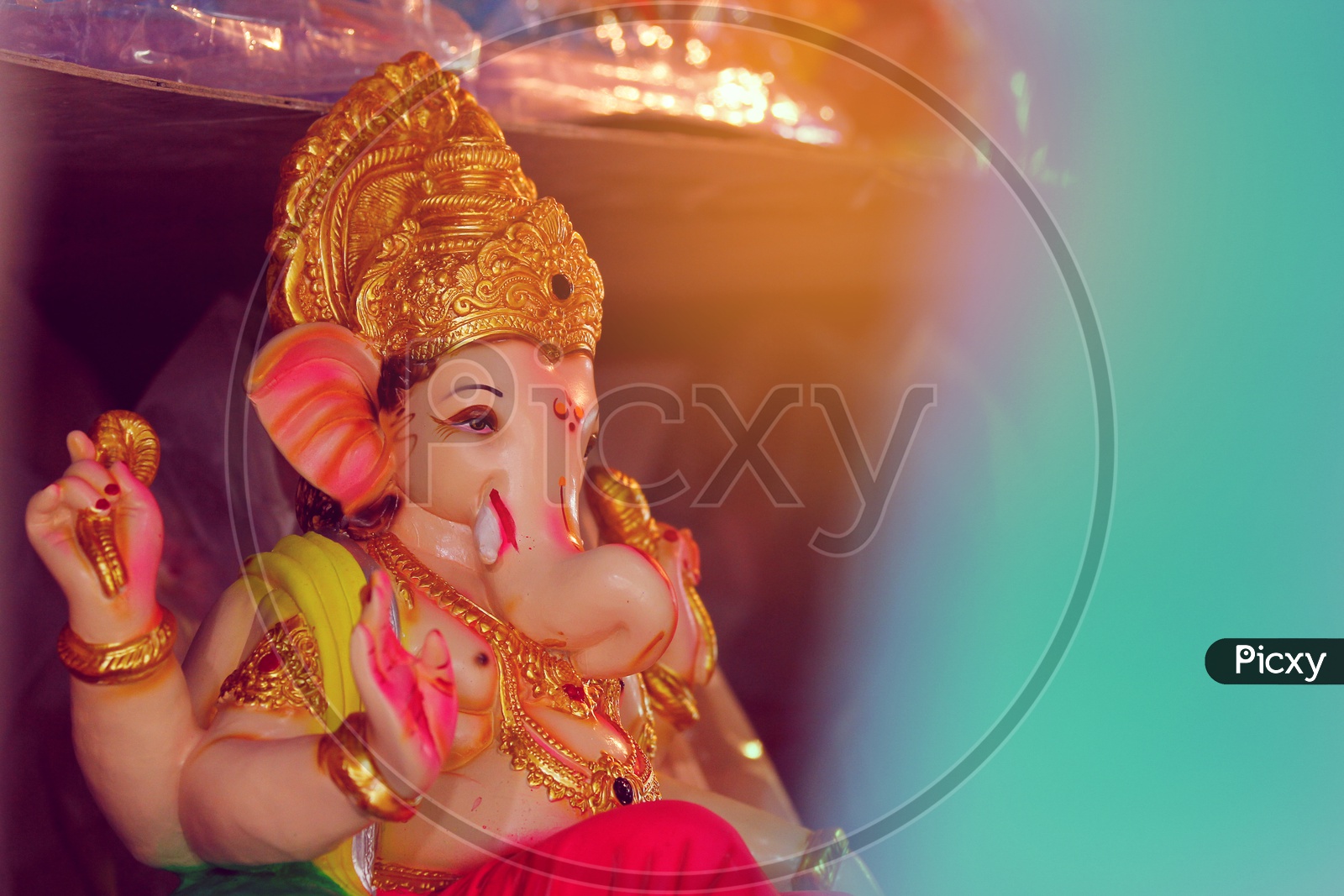 Beautiful Photograph of Lord Ganesh Idol  / Ganesha Idol / Clay Ganesh Idol