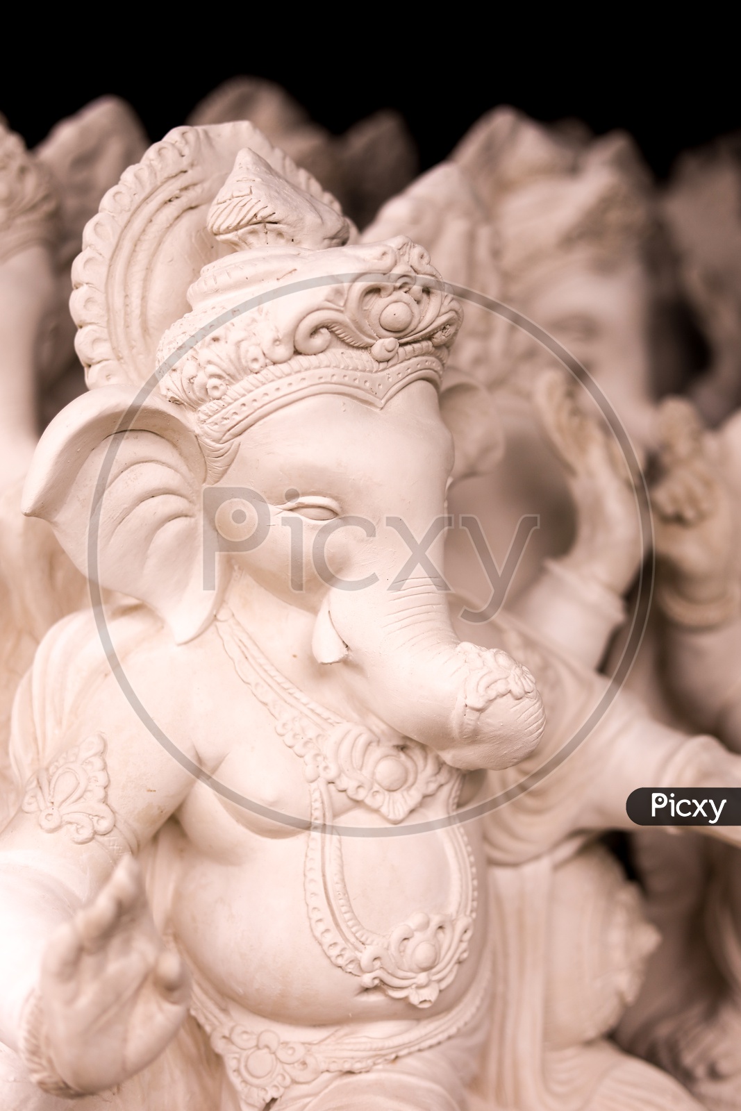 Photograph of Lord Ganesha Idol / Ganesh Idol / Ganesha Clay Idol