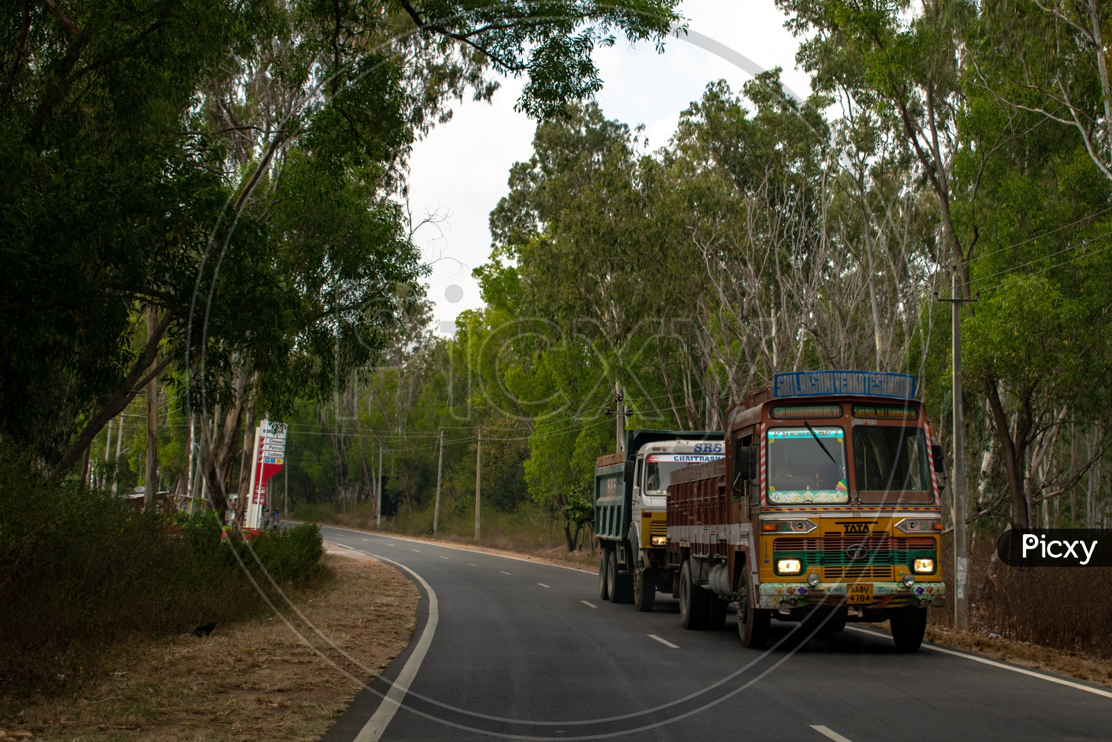 Heavy Vehicles On The Roads Of Karnataka - Lorrys