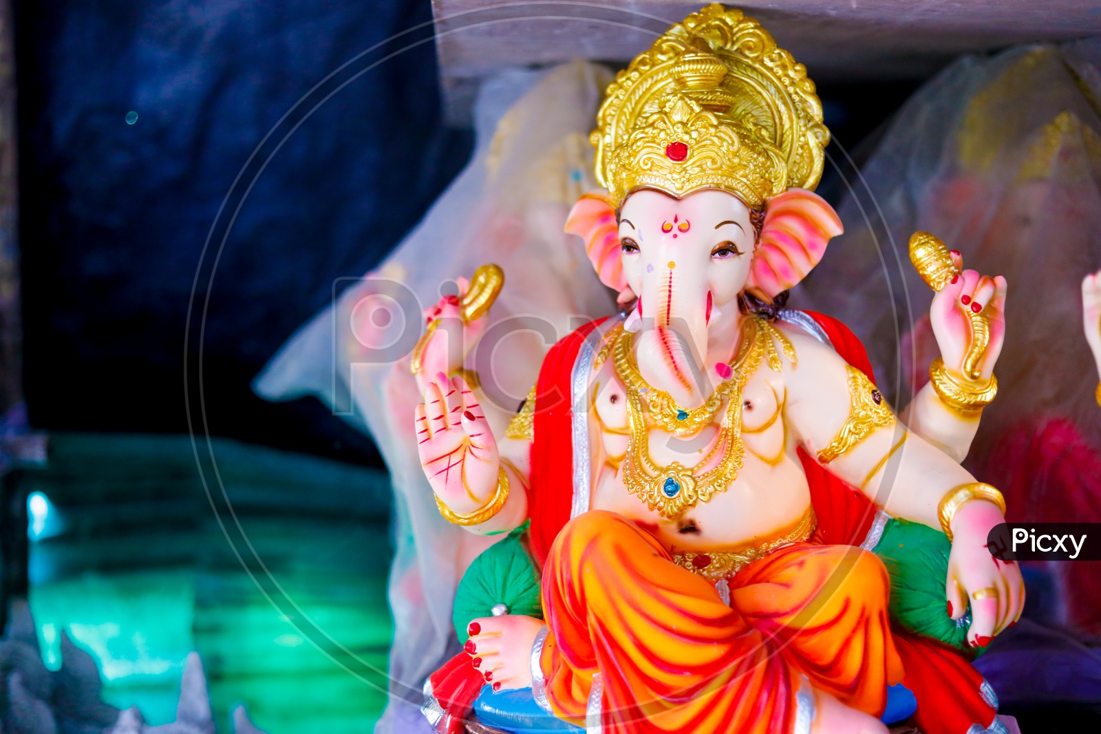 Beautiful Photograph of Lord Ganesh Idol / Ganesha Idol