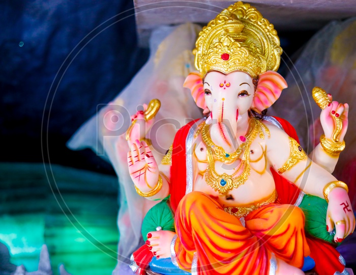 Beautiful Photograph of Lord Ganesh Idol / Ganesha Idol