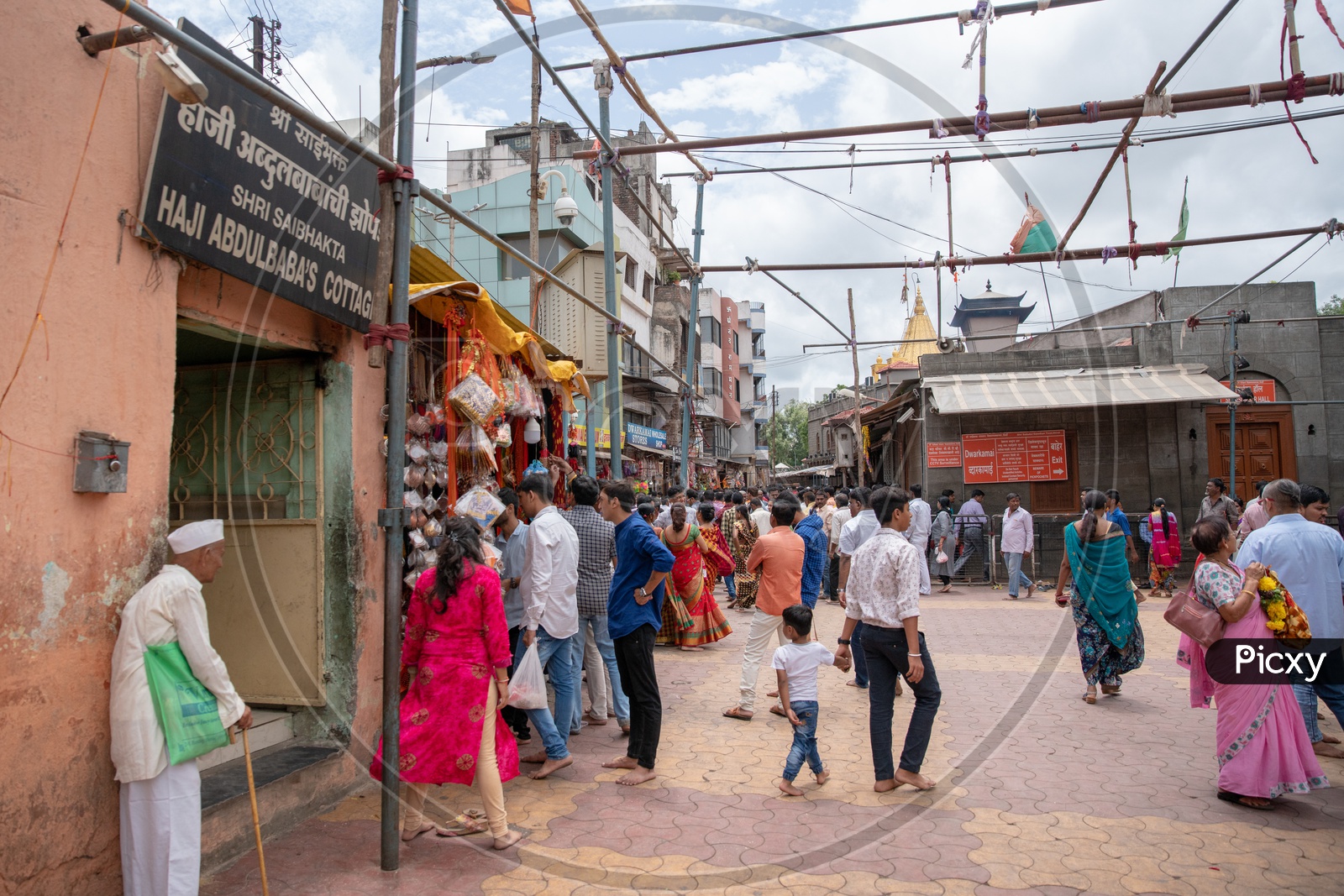 Pilgrims / Tourists on The Streets In  Shirdi